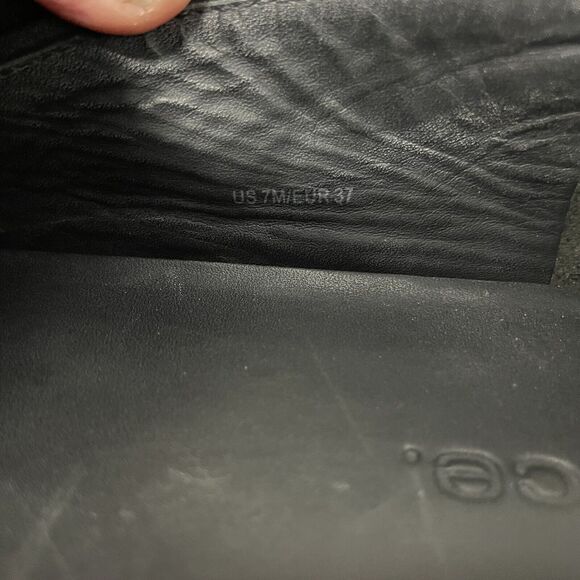 Vince Pierce 2 Women’s Black Perforated Leather Shoes Pointed Toe Sneakers 7 M - Picture 6 of 6